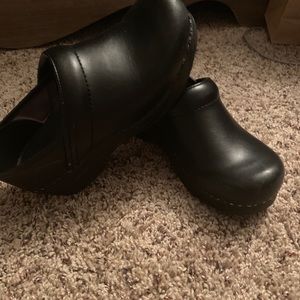 Dansko size 37 black leather nursing shoes